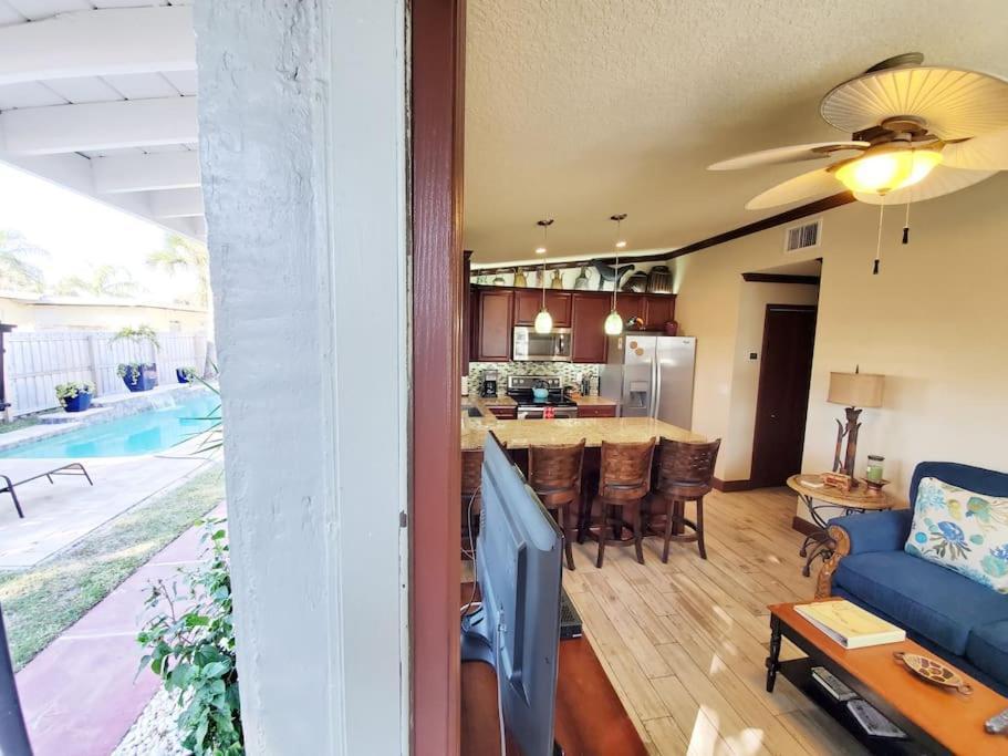 Hawaiian Cottage - Heated Pool Walk To The Beach Cocoa Beach Exteriör bild