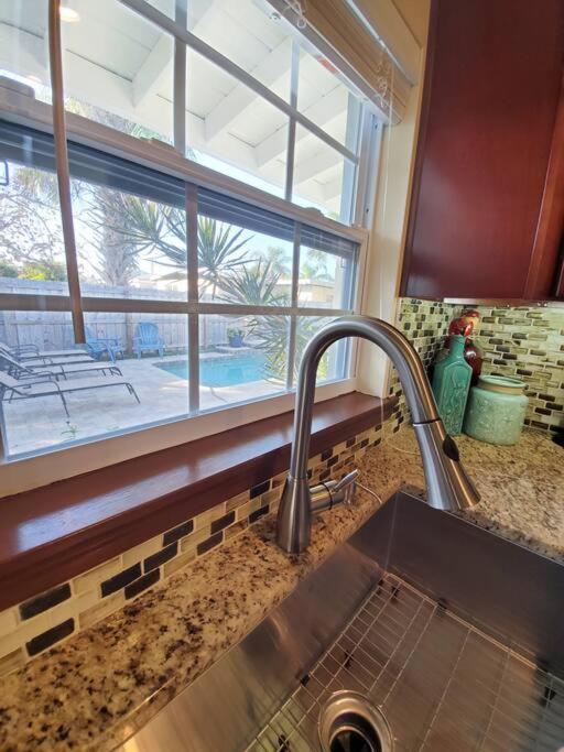 Hawaiian Cottage - Heated Pool Walk To The Beach Cocoa Beach Exteriör bild