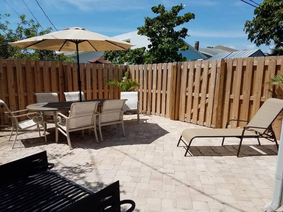 Hawaiian Cottage - Heated Pool Walk To The Beach Cocoa Beach Exteriör bild