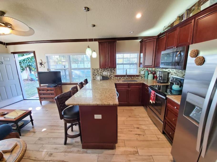 Hawaiian Cottage - Heated Pool Walk To The Beach Cocoa Beach Exteriör bild